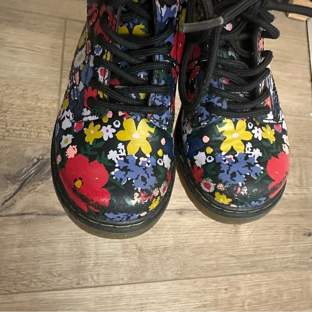 Dr. Martens 1460 Wanderflora floral print leather boot for toddlers size 7 girls